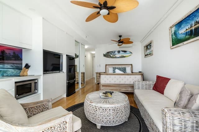 Studio Beach Executive