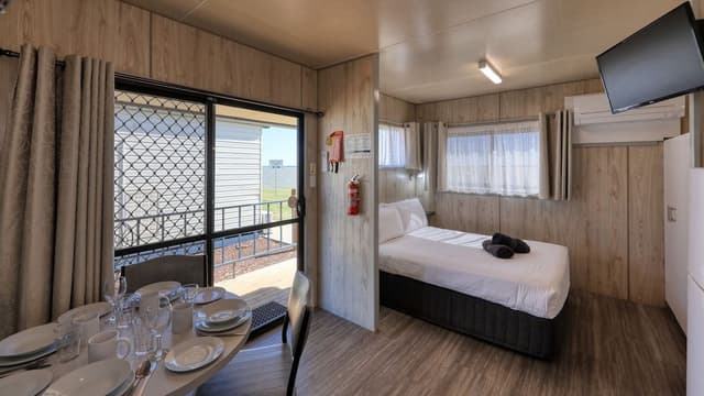 Standard Cabin, Lake View