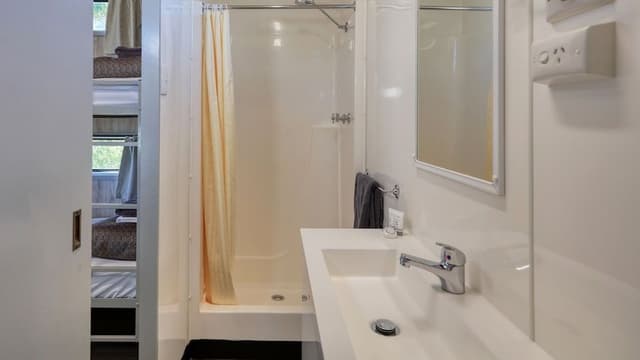 Standard Cabin, Lake View