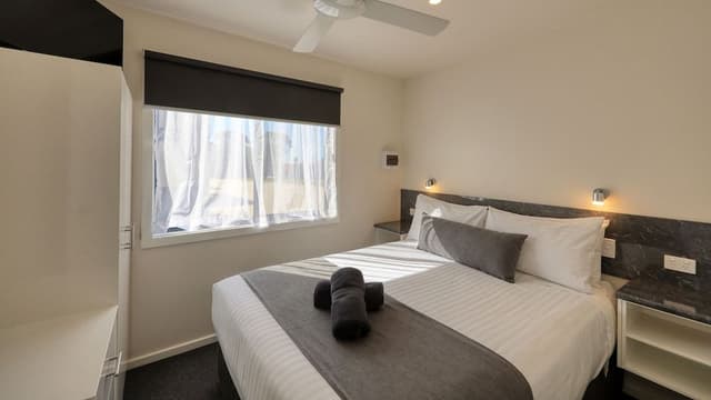 Standard Cabin, Lake View