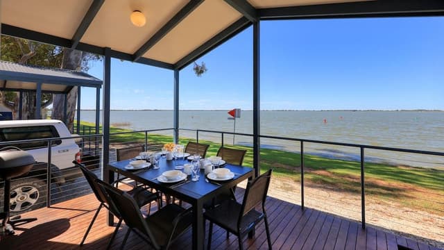Deluxe Cabin, Lake View
