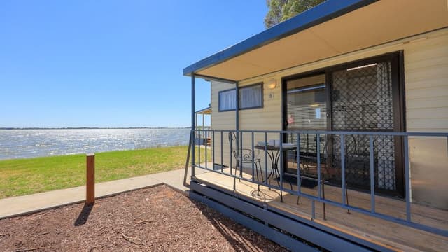 Standard Cabin, Lake View