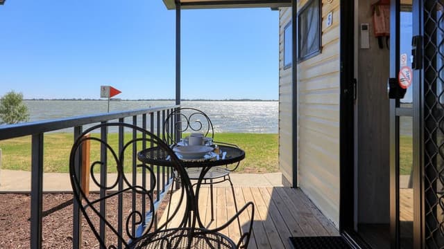 Standard Cabin, Lake View