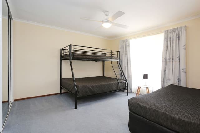 Holiday House (1 queen, 1 double, 1 triple bunk and 1 single)