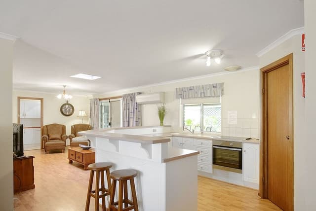 Holiday House (1 queen, 1 double, 1 triple bunk and 1 single)