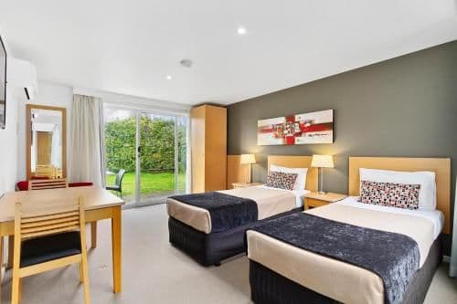 1 Queen Bed, 2 Single Beds, Nonsmoking, Upgrade