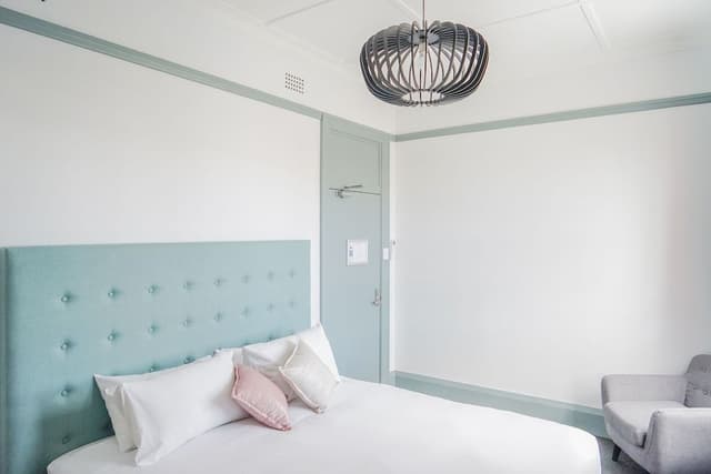 King Room, Shared Bathroom
