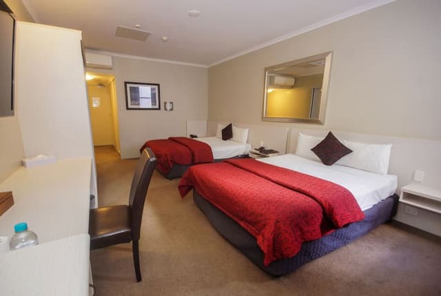 Deluxe Room, Non Smoking (Isa Deluxe Twin Queen)