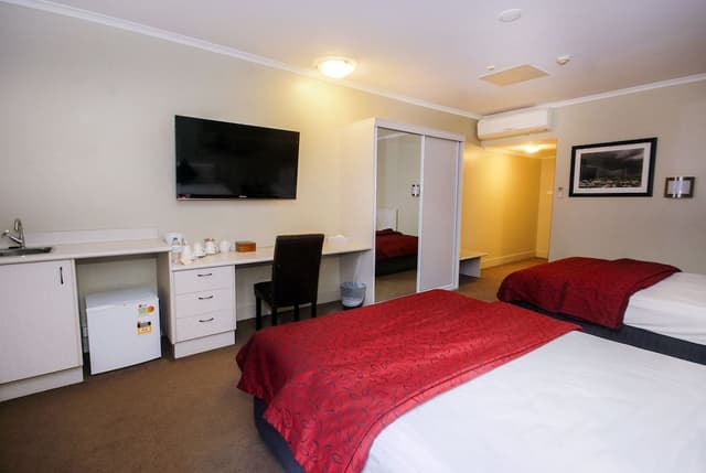 Deluxe Room, Non Smoking (Isa Deluxe Twin Queen)