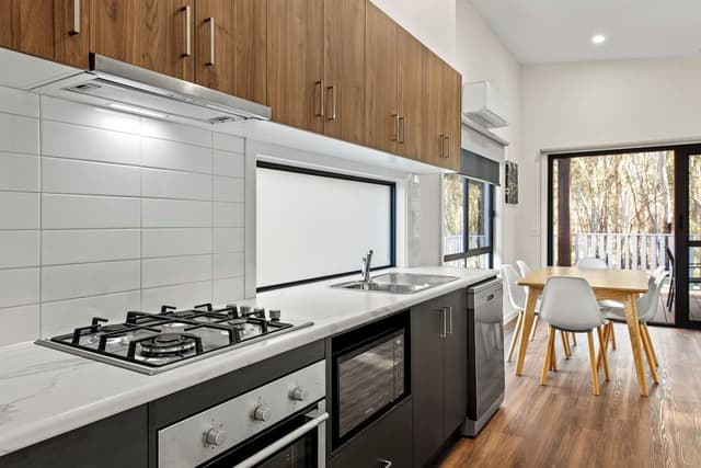 Deluxe 2 Bedroom Cabin - Sleeps 6
