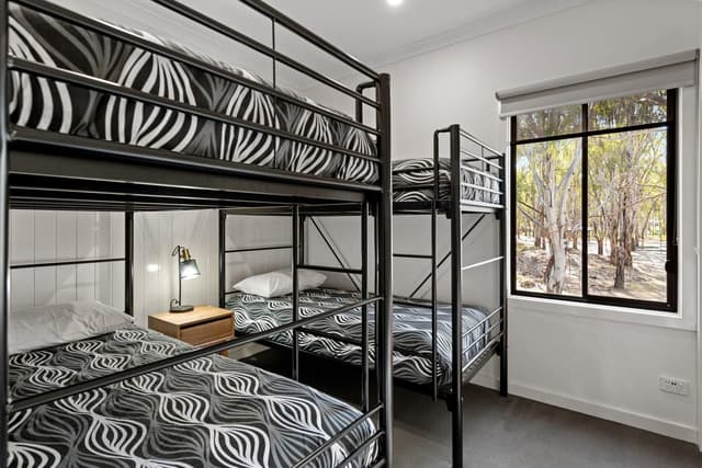Deluxe 2 Bedroom Cabin - Sleeps 6