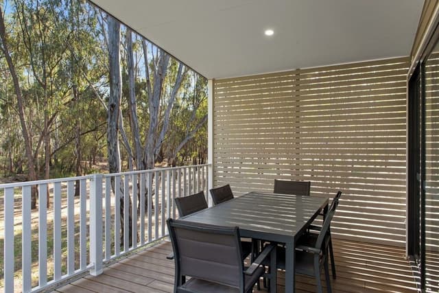 Deluxe 2 Bedroom Cabin - Sleeps 6
