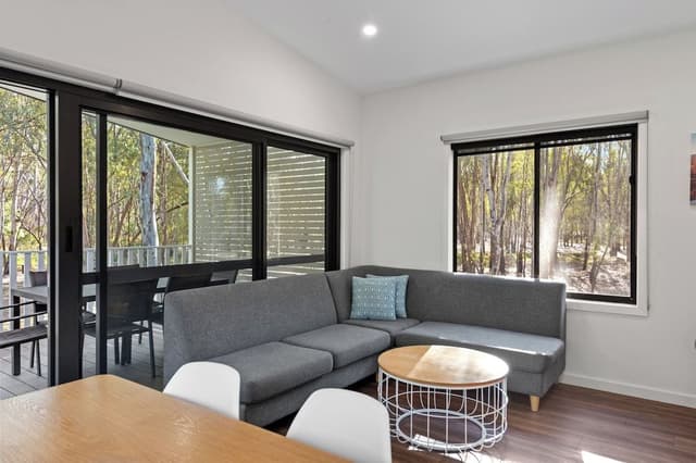 Deluxe 2 Bedroom Cabin - Sleeps 6