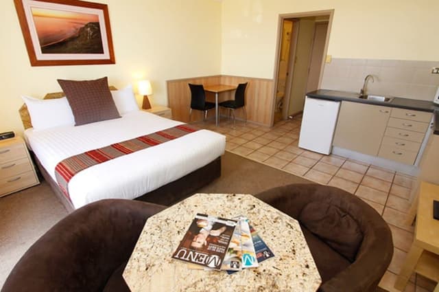 Queen Room with Kitchenette