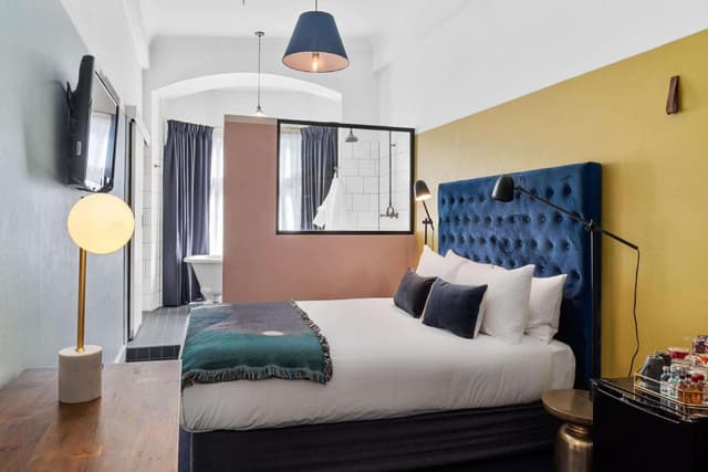 1 Queen Bed, Suite, No Smoking