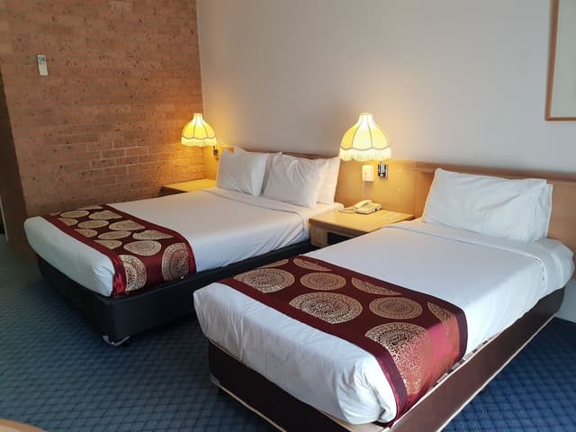 Standard Queen & Single Room