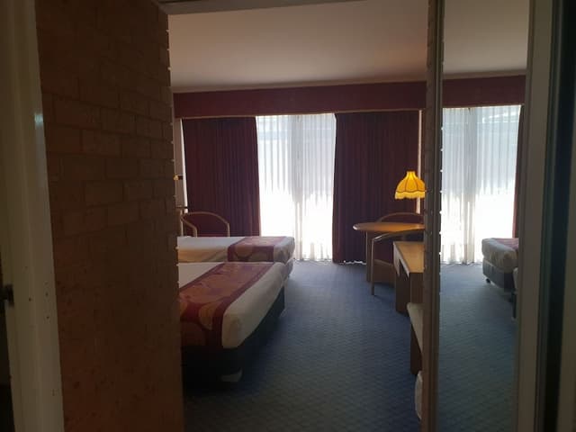 Standard Queen & Single Room