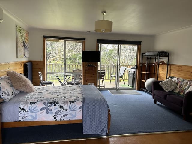 Comfort Studio Suite, 1 Queen Bed, Non Smoking, Garden View