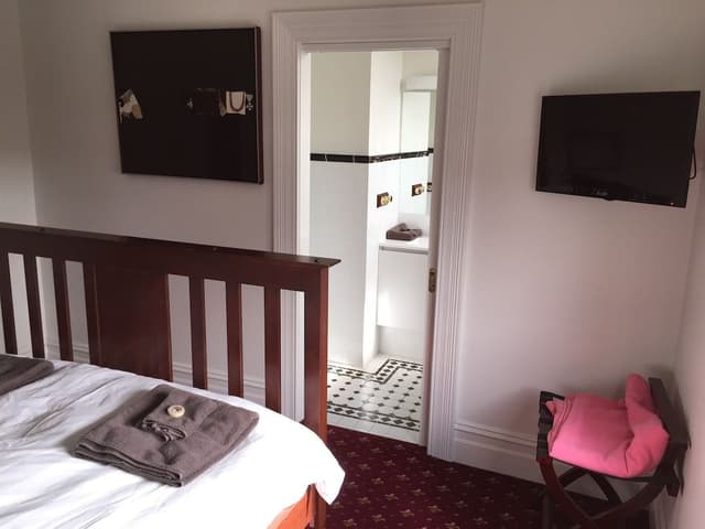 Suite, 1 Queen Bed, Ensuite