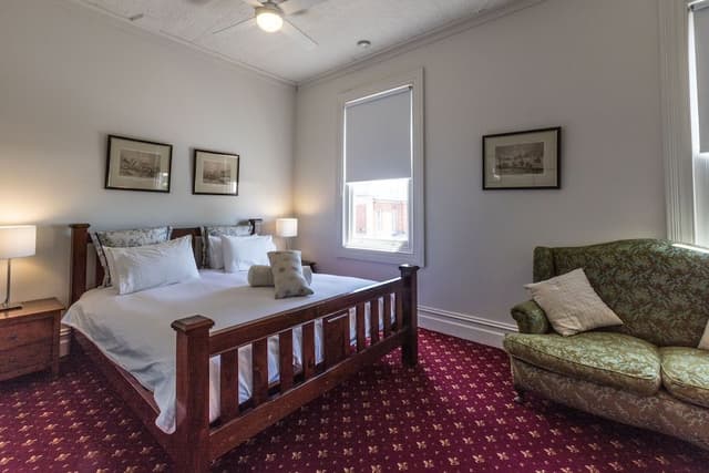 Suite, 1 King Bed, Ensuite