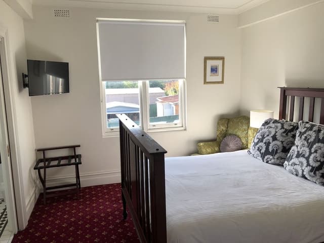 Suite, 1 Queen Bed, Ensuite