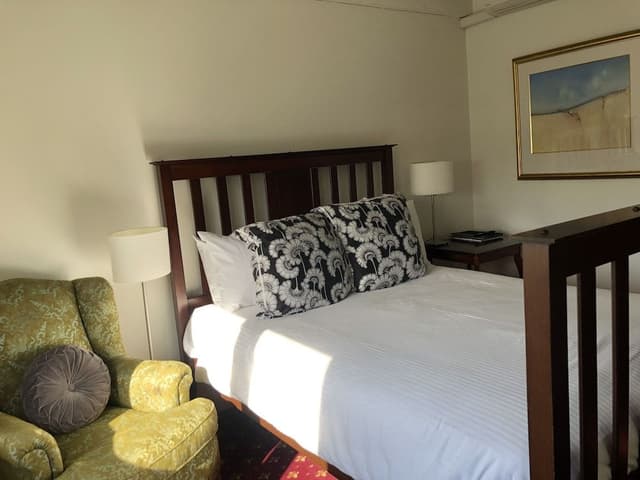 Suite, 1 Queen Bed, Ensuite