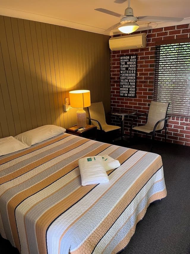 Room (1 Queen Bed)