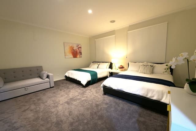 House (9 Bedrooms)