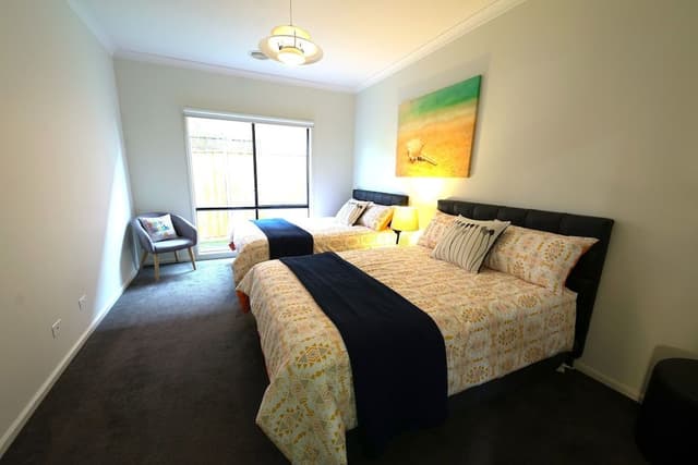 House (9 Bedrooms)
