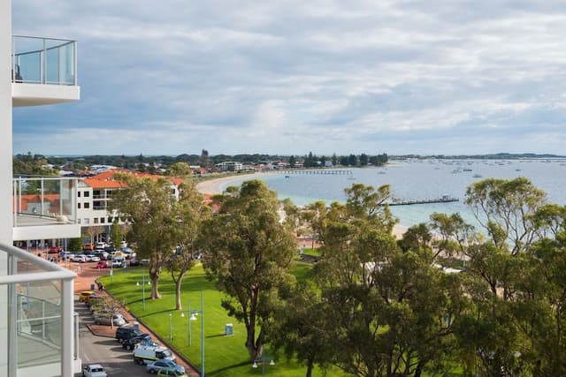 3 Bedroom Executive Ocean View Apartment
