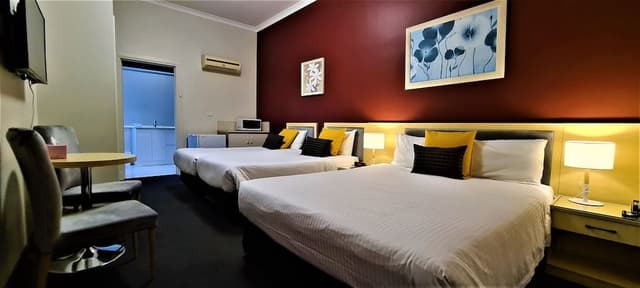 Deluxe Family Room
