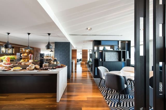 Pacific Club Room (Pacific Club Access)