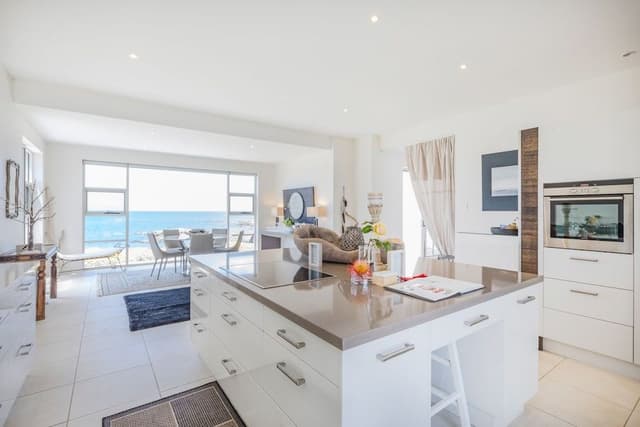 Luxury Villa, 2 Bedrooms, Sea View, Oceanfront