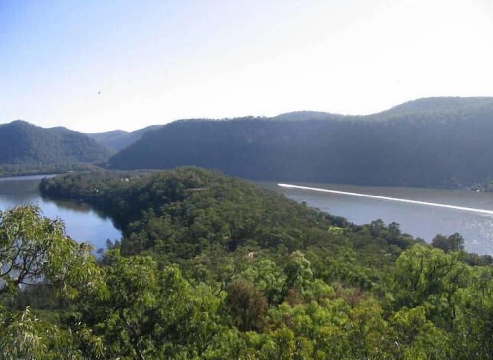 Singleton's Retreat near Wiseman's Ferry0