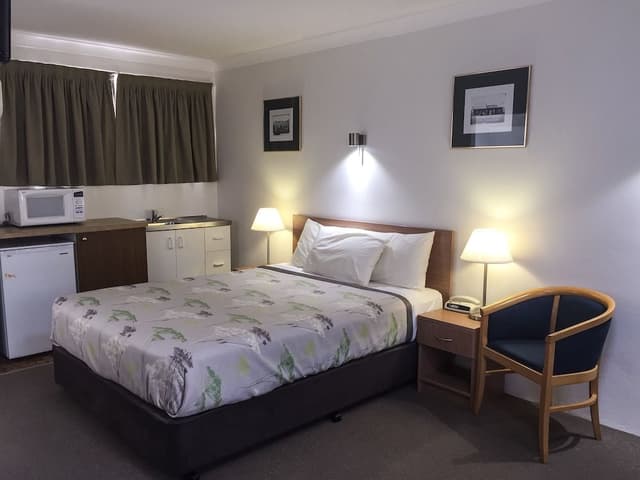 Queen Room with Kitchenette
