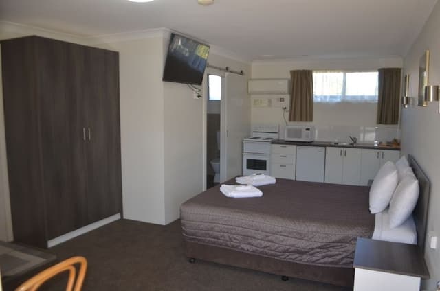 Queen Room with Kitchenette