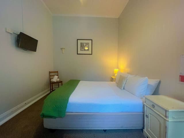 Queen Room, Shared Bathroom