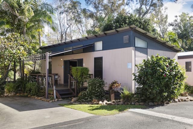 Deluxe 2 Bedroom Cabin - Sleeps 6