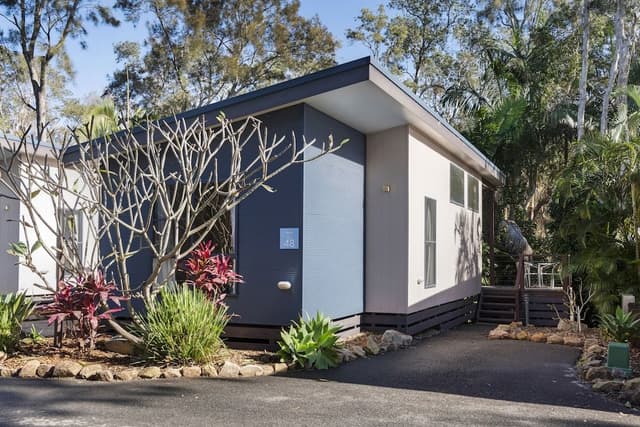 Deluxe 2 Bedroom Cabin - Sleeps 6