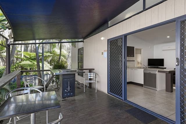 Deluxe 2 Bedroom Cabin - Sleeps 6