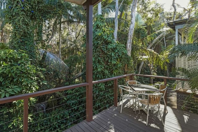Deluxe 2 Bedroom Cabin - Sleeps 6