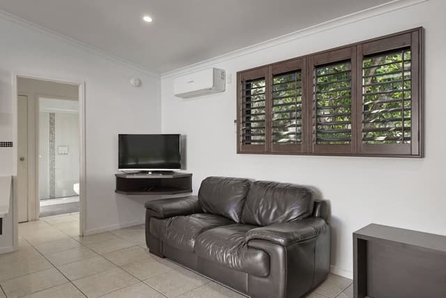 Deluxe 2 Bedroom Cabin - Sleeps 6
