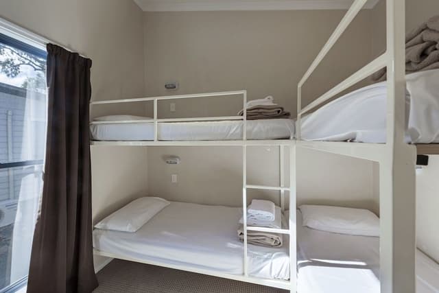 Deluxe 2 Bedroom Cabin - Sleeps 6
