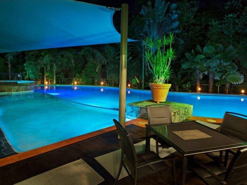 Oasis 4 at Palm Cove1