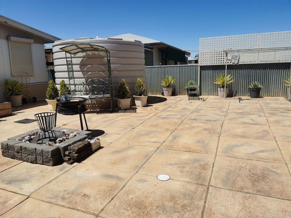 Chrissie's Dongara0