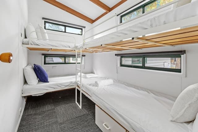 Deluxe Cabin (2BR) - Sleeps 6