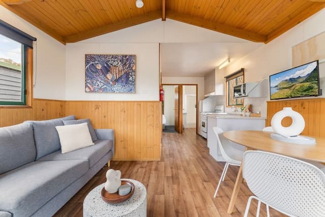 Standard Two Bedroom Cabin, sleeps 6