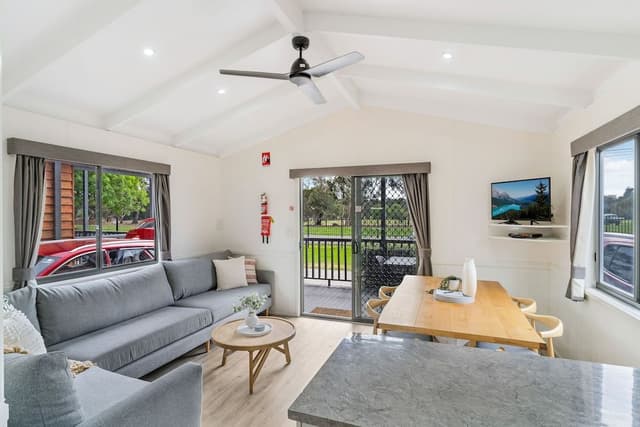 Deluxe Three Bedroom Cabin (with balcony)