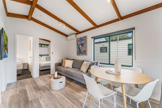 Deluxe Cabin (2BR) - Sleeps 4
