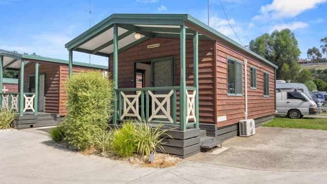 Standard Two Bedroom Family Cabin, sleeps 5